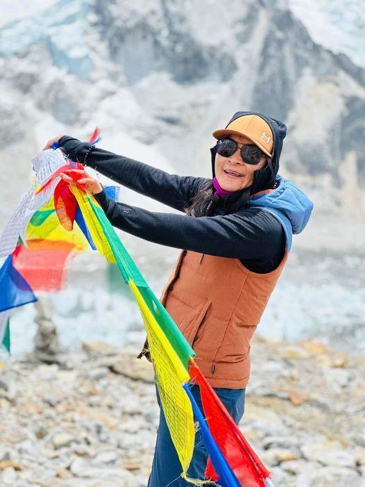 Ea este cea mai rapidă femeie care a cucerit Everestul. Alpinista a bătut recordul cu unsprezece ore  18899979