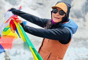 Ea este cea mai rapidă femeie care a cucerit Everestul. Alpinista a bătut recordul cu unsprezece ore 