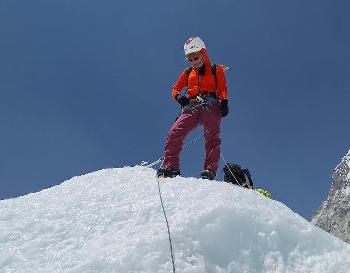 Ea este cea mai rapidă femeie care a cucerit Everestul. Alpinista a bătut recordul cu unsprezece ore  18899982