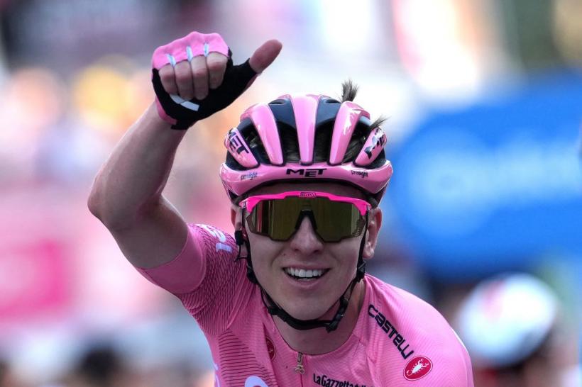 Senzaționalul Tadej Pogacar câștigă Giro d&#039;Italia la debut