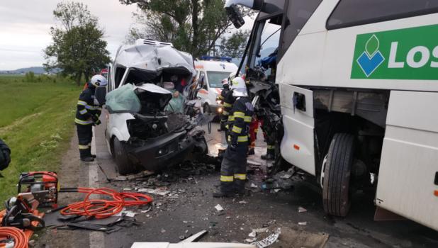 Accident mortal la Rășnov, între un autobuz și o dubă