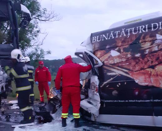 Accident mortal la Rășnov, între un autobuz și o dubă 18900581