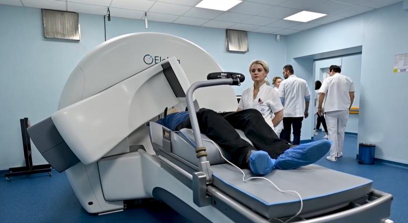 Lacrimi de fericire. Bărbat cu tumoră cerebrală gigant, operat cu succes la Spitalul „Nicolae Oblu” din Iași: E o minune 18900586