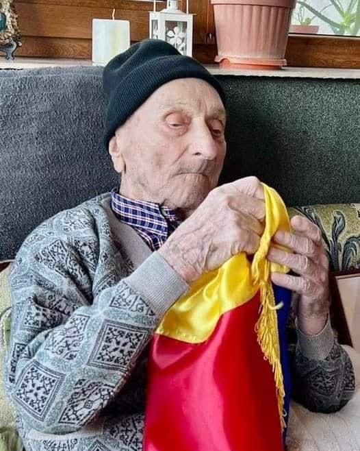Cel mai vârstnic veteran al Armatei Române a împlinit 111 ani! Maiorul Ilie Ciocan: "Calul mi-a fost cea mai apropiată ființă în război"  18900750