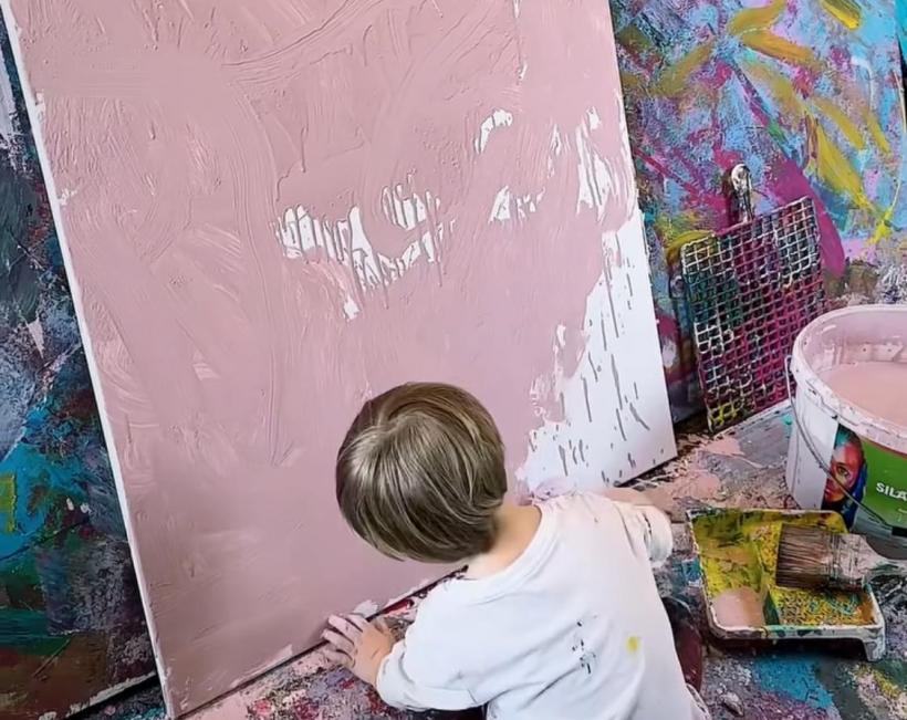 „Micuțul Picasso”, un copil de 2 ani din Germania, încasazează mii de euro pentru tablourile sale 18900773
