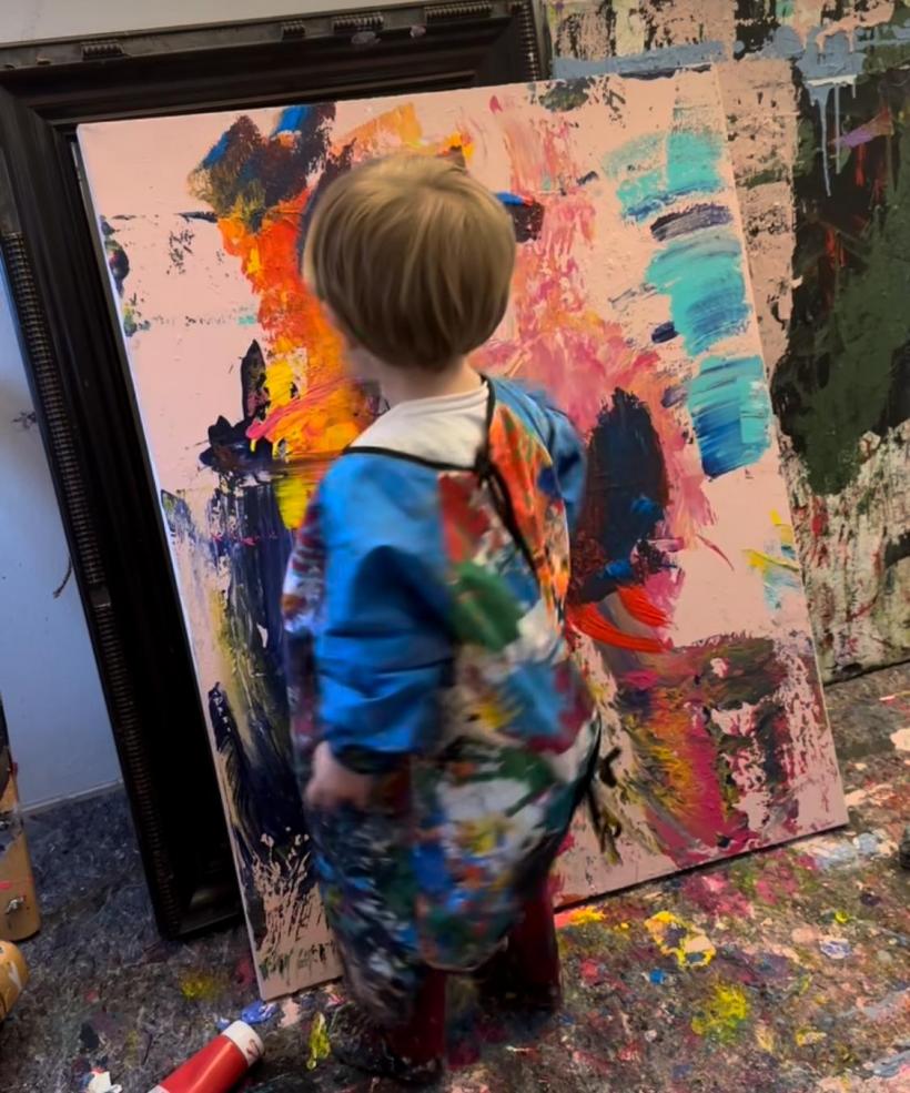 „Micuțul Picasso”, un copil de 2 ani din Germania, încasazează mii de euro pentru tablourile sale 18900774