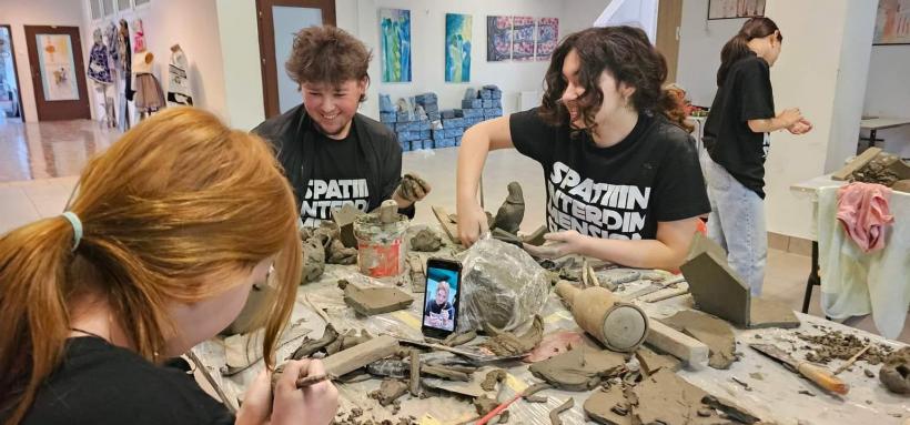  „Spații interdimensionale”, operă de artă de mari dimensiuni, creată de elevii de la 3 licee din Timișoara 18900972