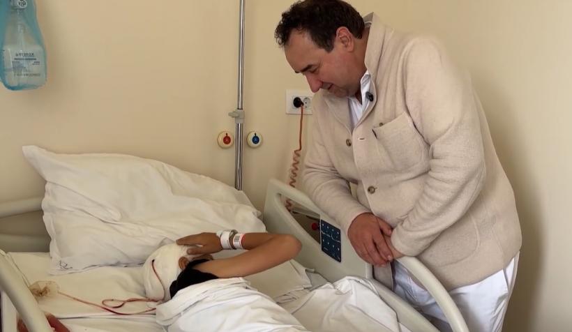 Premieră în România: Primul copil operat pe creier în semiîntuneric de o tumoră gigant de 10 cm 18901156