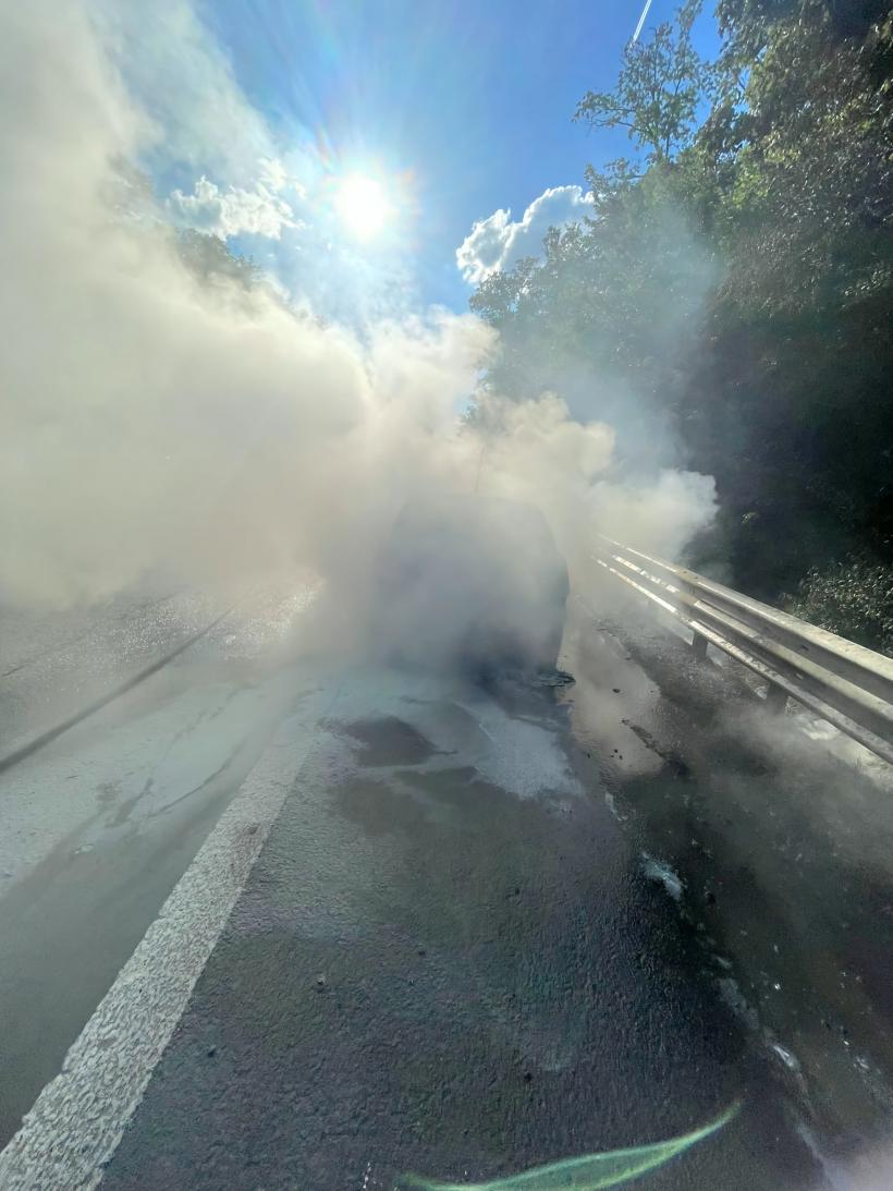 O mașină a luat foc pe A1 București-Pitești 18901400