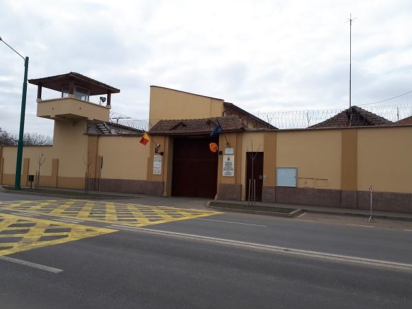 Două firme construiesc, una păzește. Penitenciarul Timișoara a dat 11,5 milioane de euro ca să-și mărească spațiul de cazare. Apoi a mai angajat o firmă, ca să monitorizeze constructorii