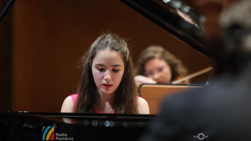 La doar 18 ani, Eva Garet cântă Rahmaninov la Sala Radio