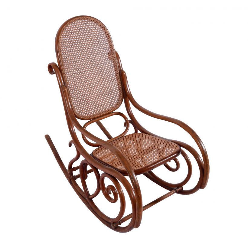 Mobilier de artă din „Enigma Otiliei”, șapca lui Ceaușescu, cuțitul de pictat al lui Luchian, macheta celebrei Dacii C.N. din 1987 – doar câteva dintre atracțiile Licitației de Artă Decorativă 18902067