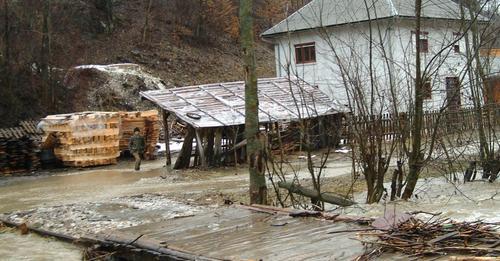 Pericol de inundații pe mai multe cursuri de apă din Vrancea