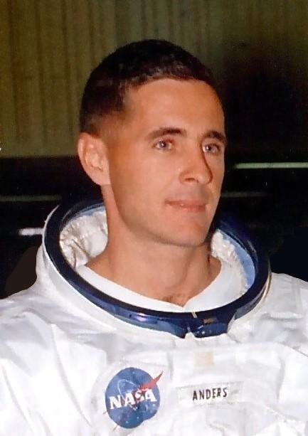 Astronautul de pe Apollo 8, care a surprins prima imagine color a Pământului, a murit într-un accident de avion 18902381