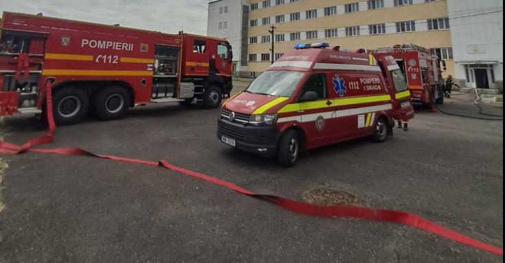 Incendiu în apropierea Spitalului de Urgență din Petroșani