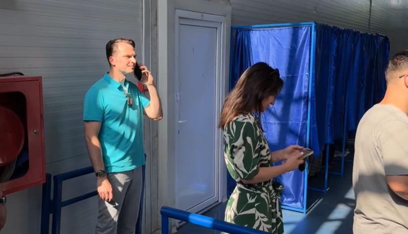 Sebastian Burduja a venit la vot pe motocicletă: Am votat pentru viitor 18902519