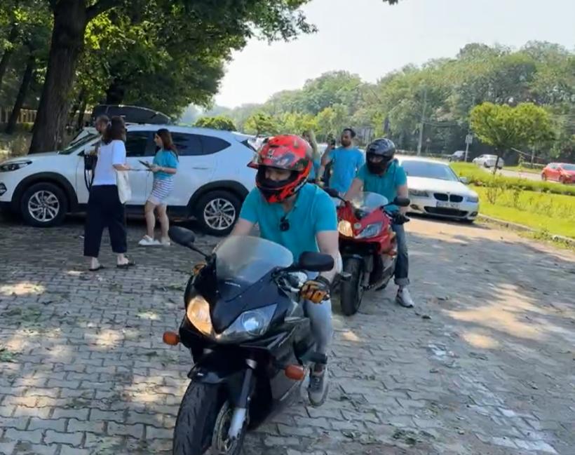 Sebastian Burduja a venit la vot pe motocicletă: Am votat pentru viitor