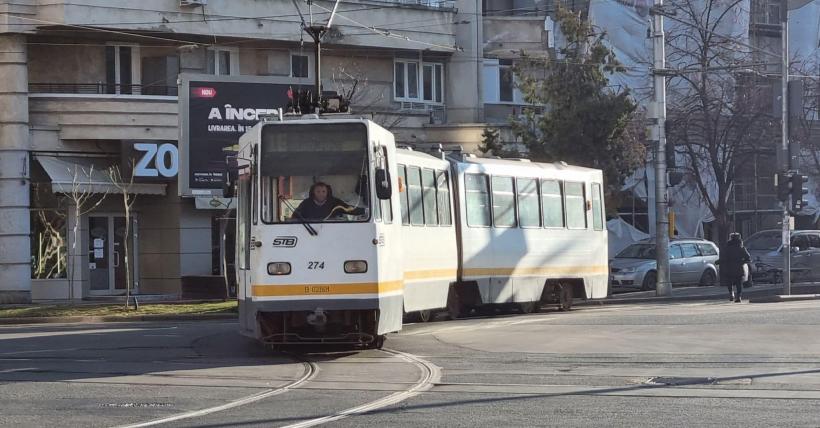 Tramvaiele liniilor 1, 7, 10, 19 și 25 opresc în stația „Piața Eroii Revoluției” 18902654