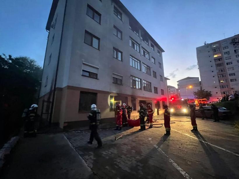 Incendiu într-un bloc din Sibiu. 30 de oameni s-au autoevacuat 18903007