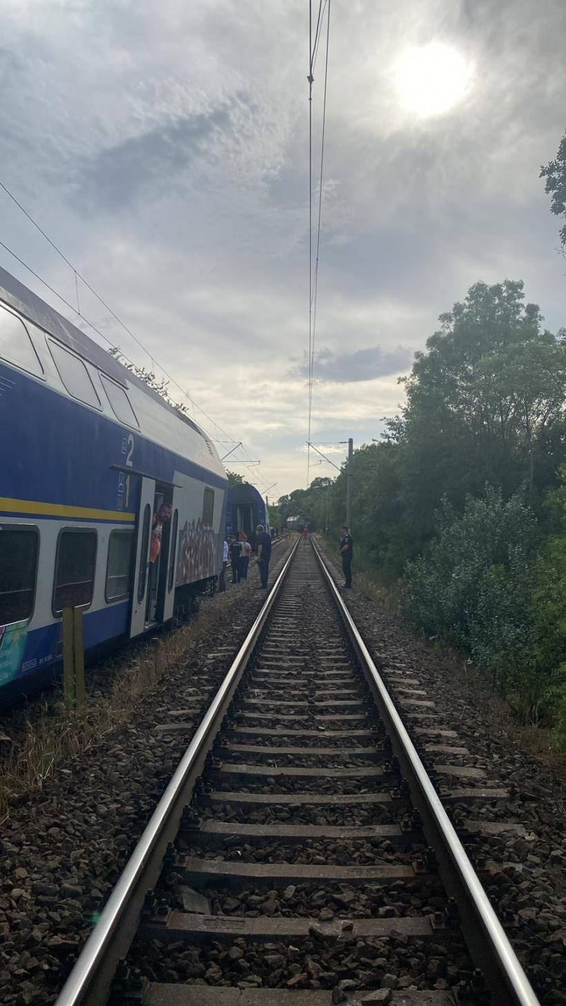 Un tren de călători cu 200 de pasageri a deraiat la intrare în Atârnați. A fost activat Planul Roșu de Intervenție 18902989