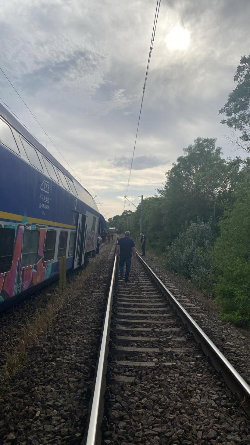 Un tren de călători cu 200 de pasageri a deraiat la intrare în Atârnați. A fost activat Planul Roșu de Intervenție 18902991