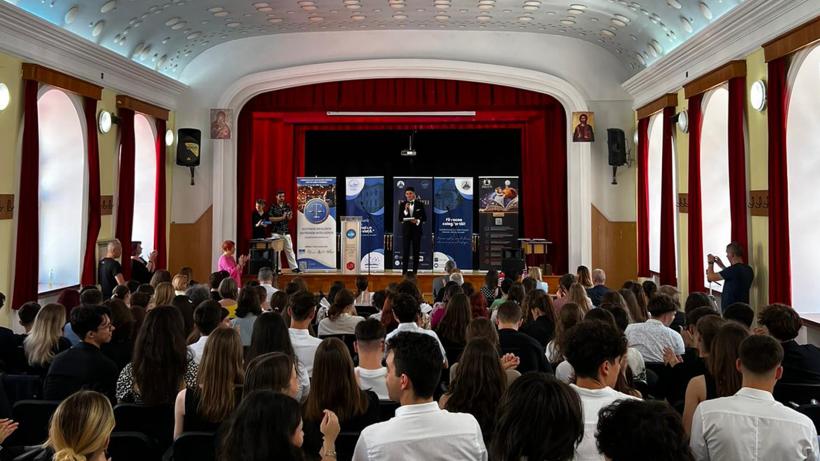Fundația Dan Voiculescu pentru Dezvoltarea României premiază performanța școlară și interesul pentru știință și inovare la Gala Excelenței Lăzăriste