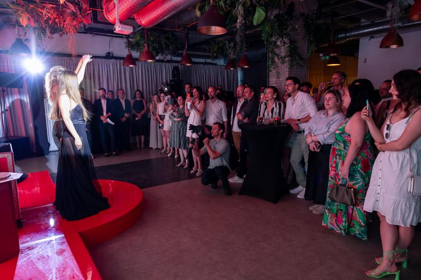 Șamponul anti-încărunțire cu efect de repigmentare 18903219