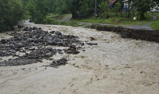Alertă imediată de inundații pe mai multe râuri din Moldova