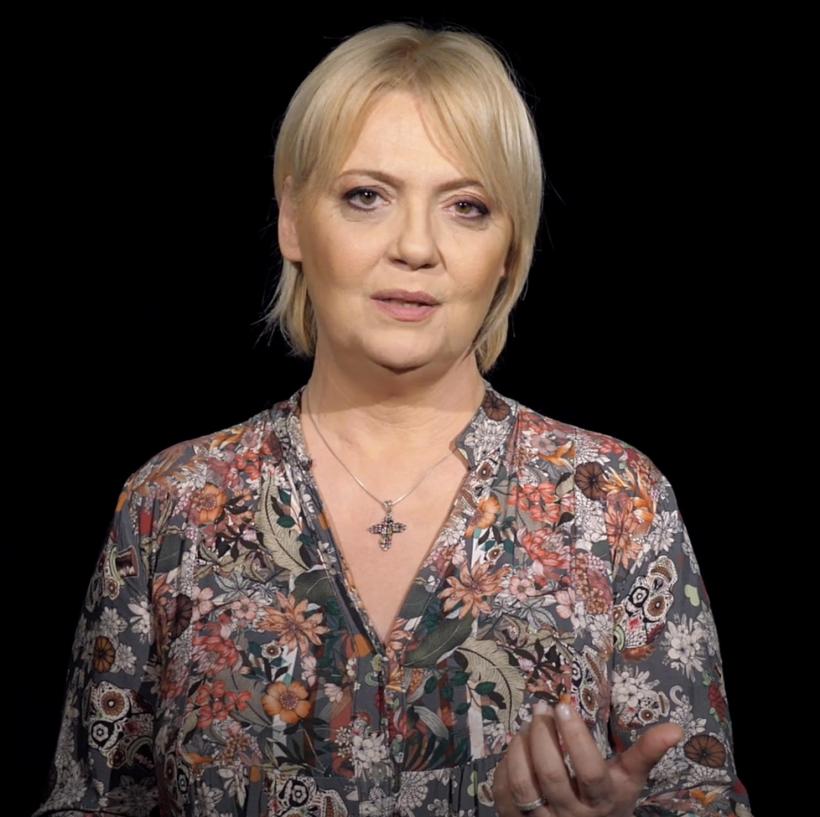 Aplauze pentru poet pe scenă... în Italia, un spectacol original cu actorii Emilia Popescu și Mihai Mălaimare 18903194