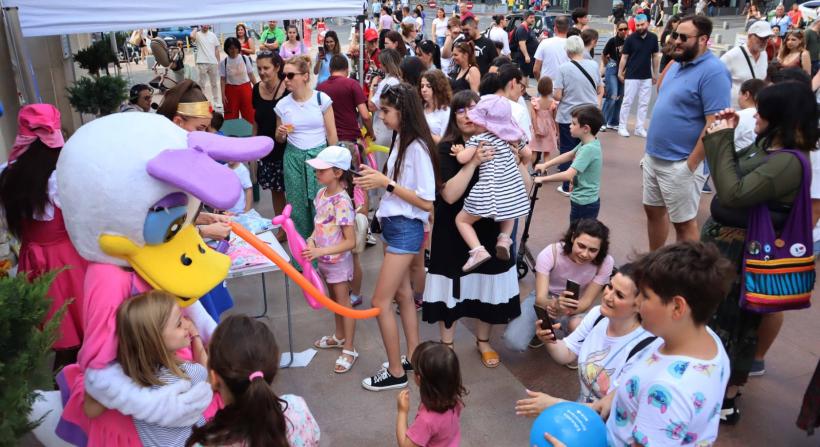 În weekendul 15-16 iunie, Calea Victoriei și Strada Humulești din sectorul 5 al Capitalei devin spații de distracție la  „Străzi Deschise, București – Promenadă Urbană” 18903450