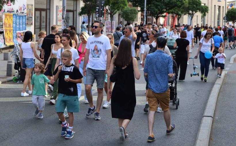 În weekendul 15-16 iunie, Calea Victoriei și Strada Humulești din sectorul 5 al Capitalei devin spații de distracție la  „Străzi Deschise, București – Promenadă Urbană” 18903451
