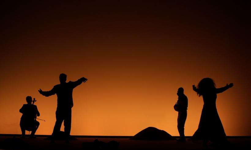 Moment rar: spectatorii asistă la nașterea unui spectacol de teatru. TREZIRE, de Pippo Delbno - repetiție cu public 18903284