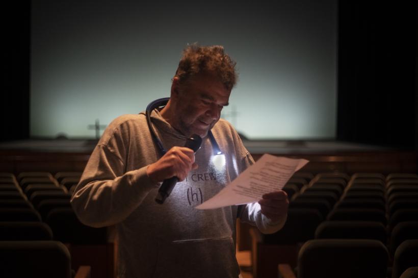 Moment rar: spectatorii asistă la nașterea unui spectacol de teatru. TREZIRE, de Pippo Delbno - repetiție cu public 18903285
