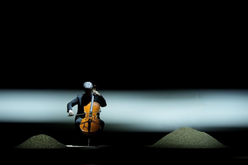 Moment rar: spectatorii asistă la nașterea unui spectacol de teatru. TREZIRE, de Pippo Delbno - repetiție cu public 18903286