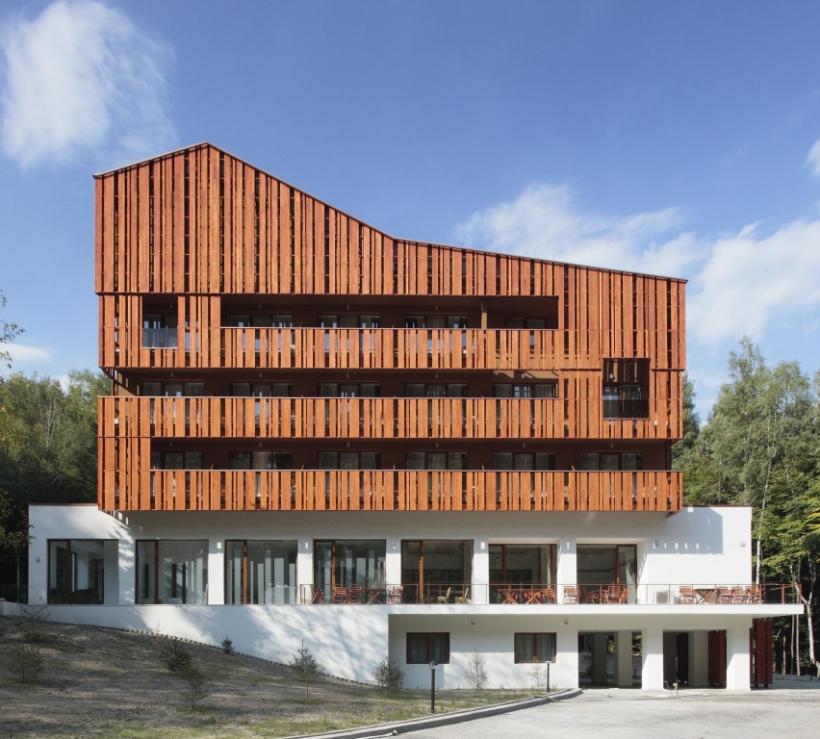 Agenții SRI, bronzați și odihniți într-un hotel prietenos cu mediul, din Mamaia 18903314