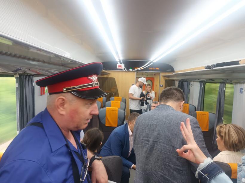 Trenul CFR Călători ajunge în 2 ore pe Litoral 18903471