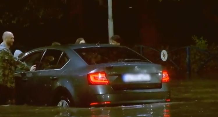 Urgie în București și Ilfov. Codul Roșu a făcut prăpăd 18903373