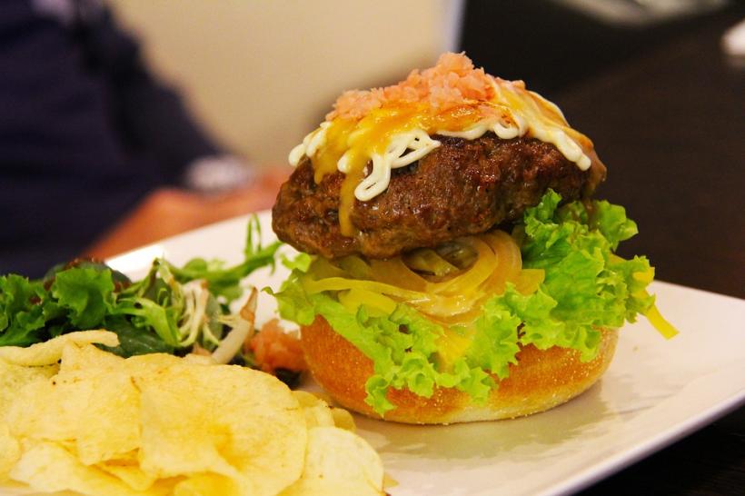 Burgeri home made: Rețeta simplă pentru o sâmbătă perfectă în familie