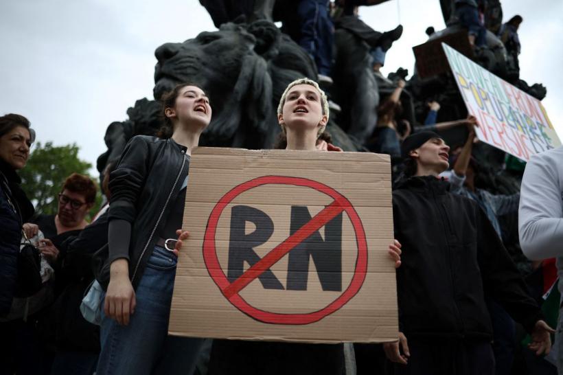 Alegeri anticipate în Franța. Nicolas Sarkozy avertizează că țara ar putea fi cuprinsă de haos 18903631