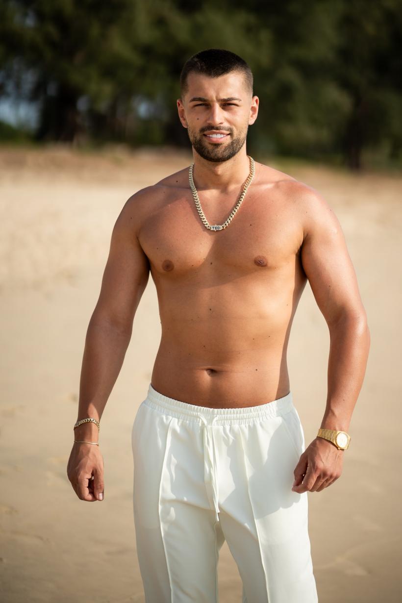 10 ispite masculine sunt gata să pornească într-o călătorie unică la Insula Iubirii 18903728