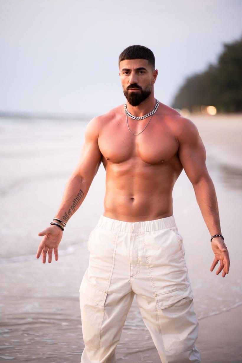 10 ispite masculine sunt gata să pornească într-o călătorie unică la Insula Iubirii 18903732