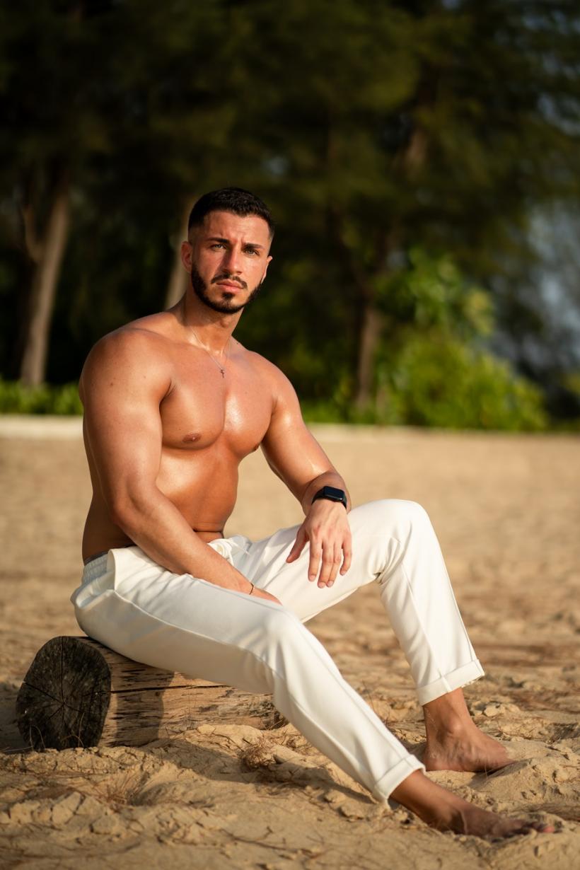 10 ispite masculine sunt gata să pornească într-o călătorie unică la Insula Iubirii 18903738