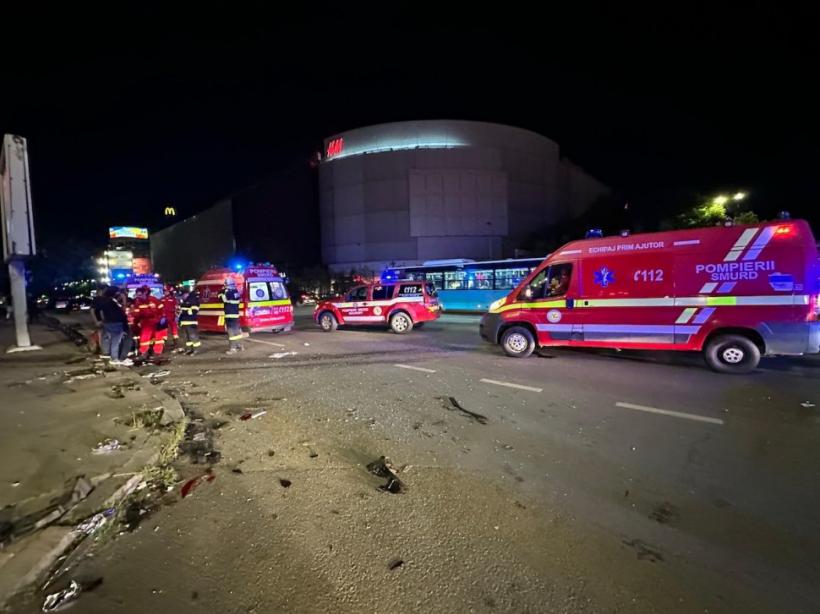 UPDATE Accident în București cu 12 oameni la spital, între un microbuz şi un autoturism