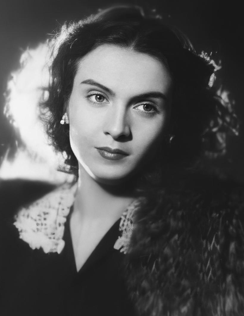 „Singura bijuterie purtată de Maria Tănase până la moarte”, un inel din aur, cu safir – în licitație la Artmark 18903780