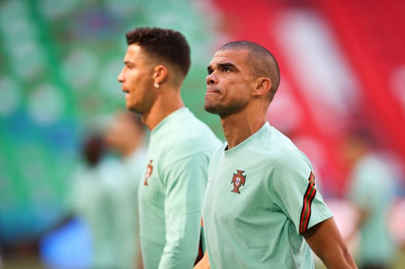 Portughezul Pepe a devenit cel mai vârstnic jucător din istoria Campionatului European. Câți ani are fotbalistul? 18904039