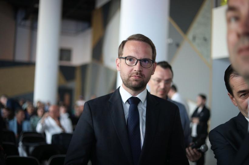 Fenomenul primarilor „singuri  pe stradă”: Paradoxul alegerilor locale din 9 iunie. Cum se transformă teoria „votului util” în realitatea „votului inutil”, la formarea majorităților 18904151