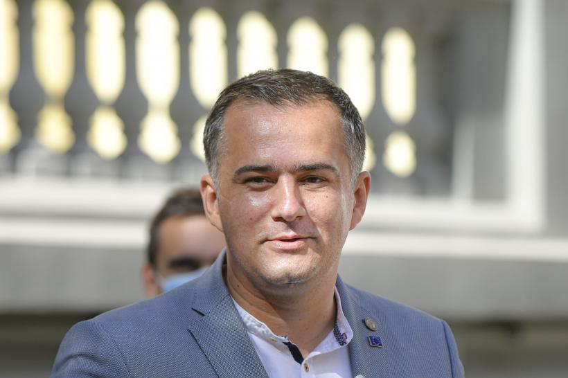 Fenomenul primarilor „singuri  pe stradă”: Paradoxul alegerilor locale din 9 iunie. Cum se transformă teoria „votului util” în realitatea „votului inutil”, la formarea majorităților 18904152