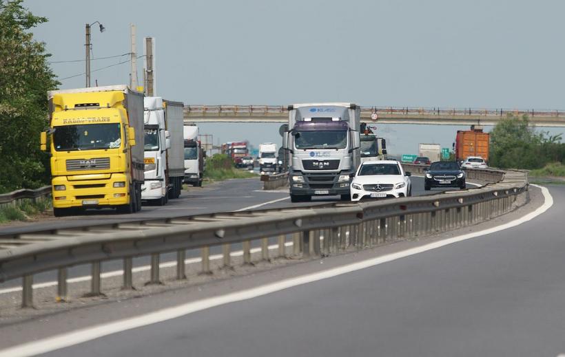 Restricții pentru camioanele mai mari de 7,5 tone din cauza caniculei