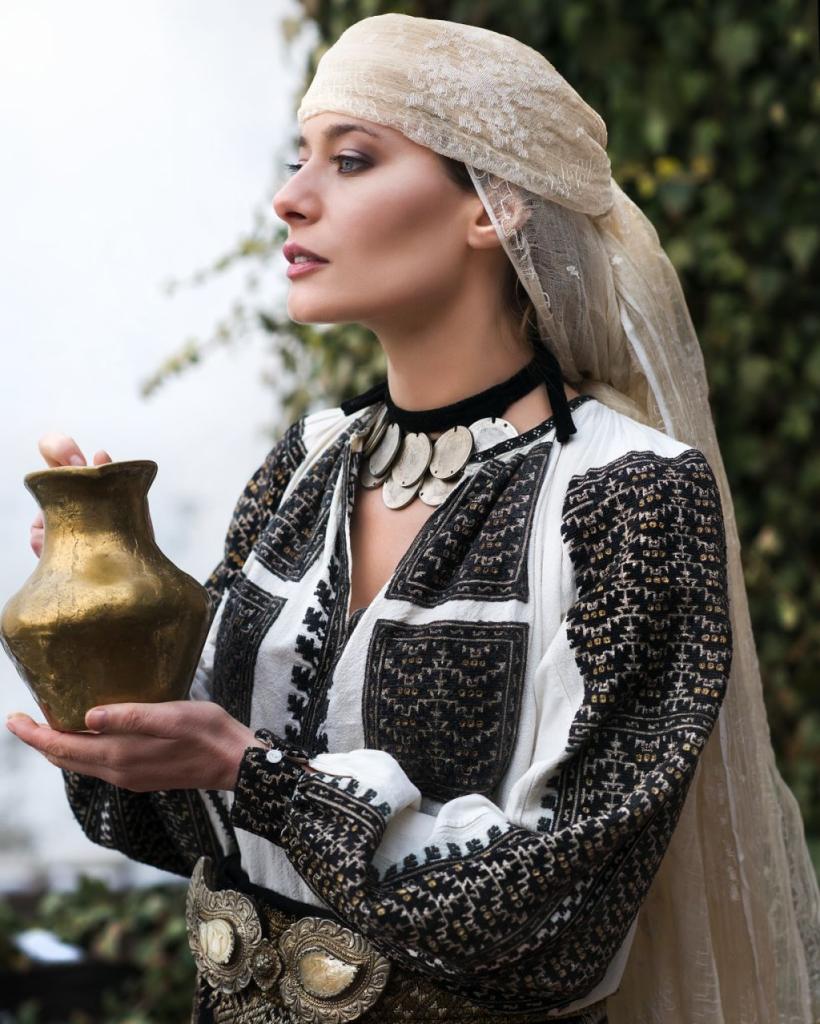 Rețeaua Institutului Cultural Român marchează „Ziua Iei” la nivel internațional 18904467