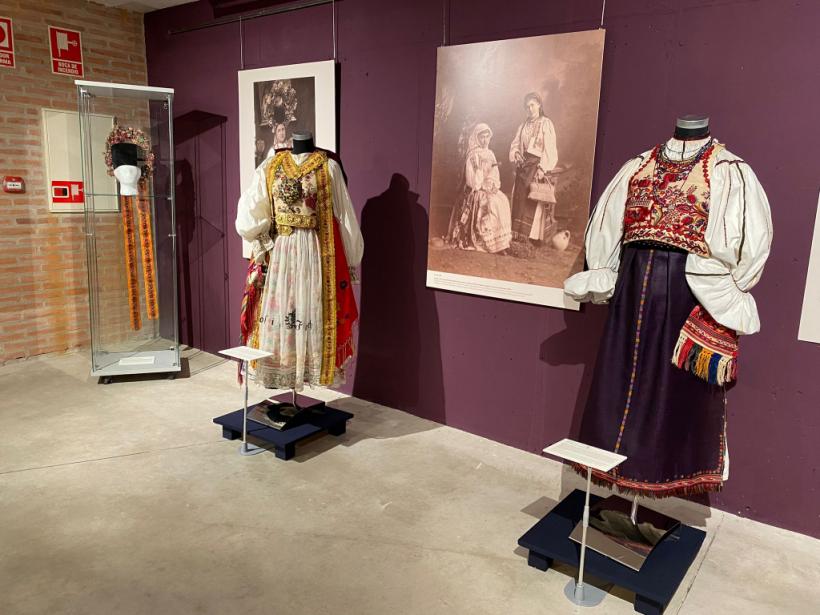 Rețeaua Institutului Cultural Român marchează „Ziua Iei” la nivel internațional 18904471